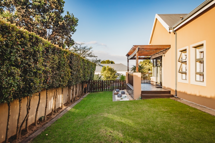 4 Bedroom Property for Sale in Kraaibosch Manor Western Cape